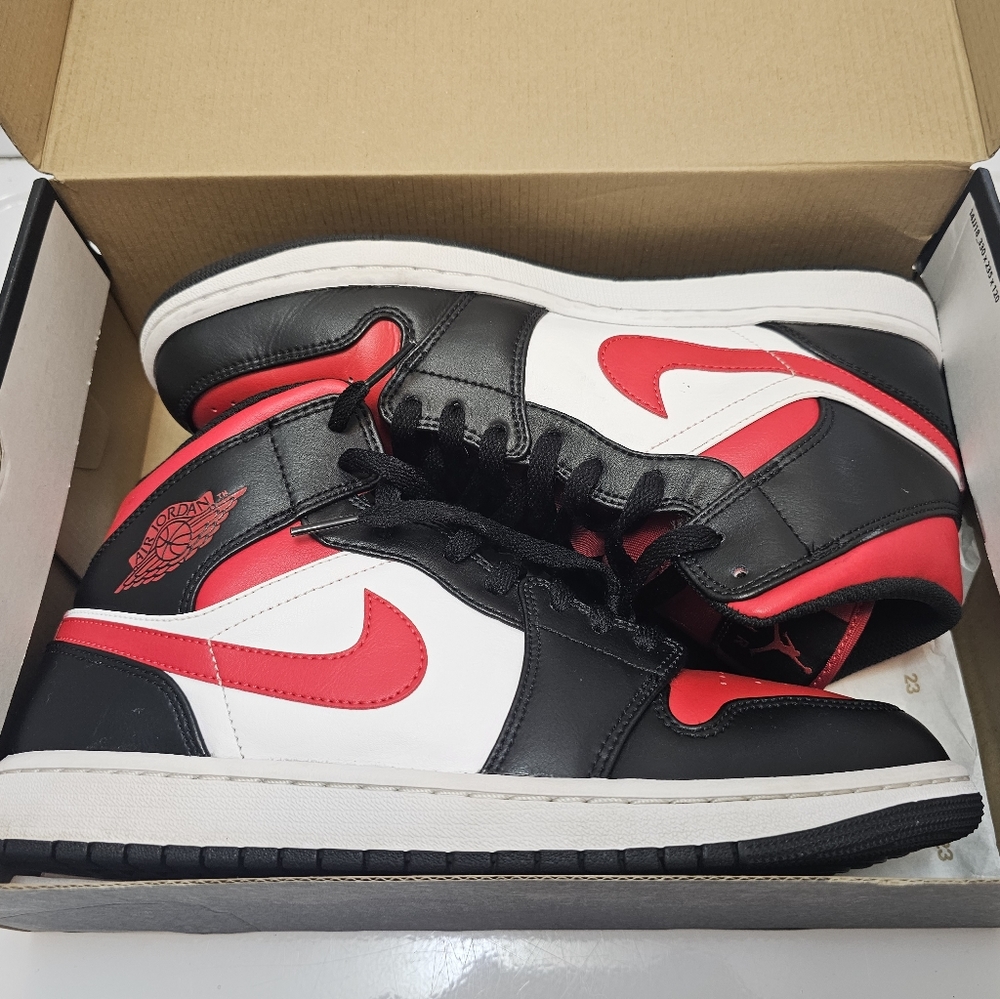 Air Jordan Retro 1 'Bred Toe' Size 11